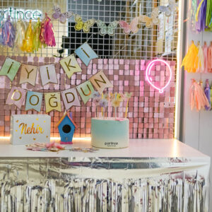 İyi ki Doğdun Banner Gold Yazılı Makaron Renkler