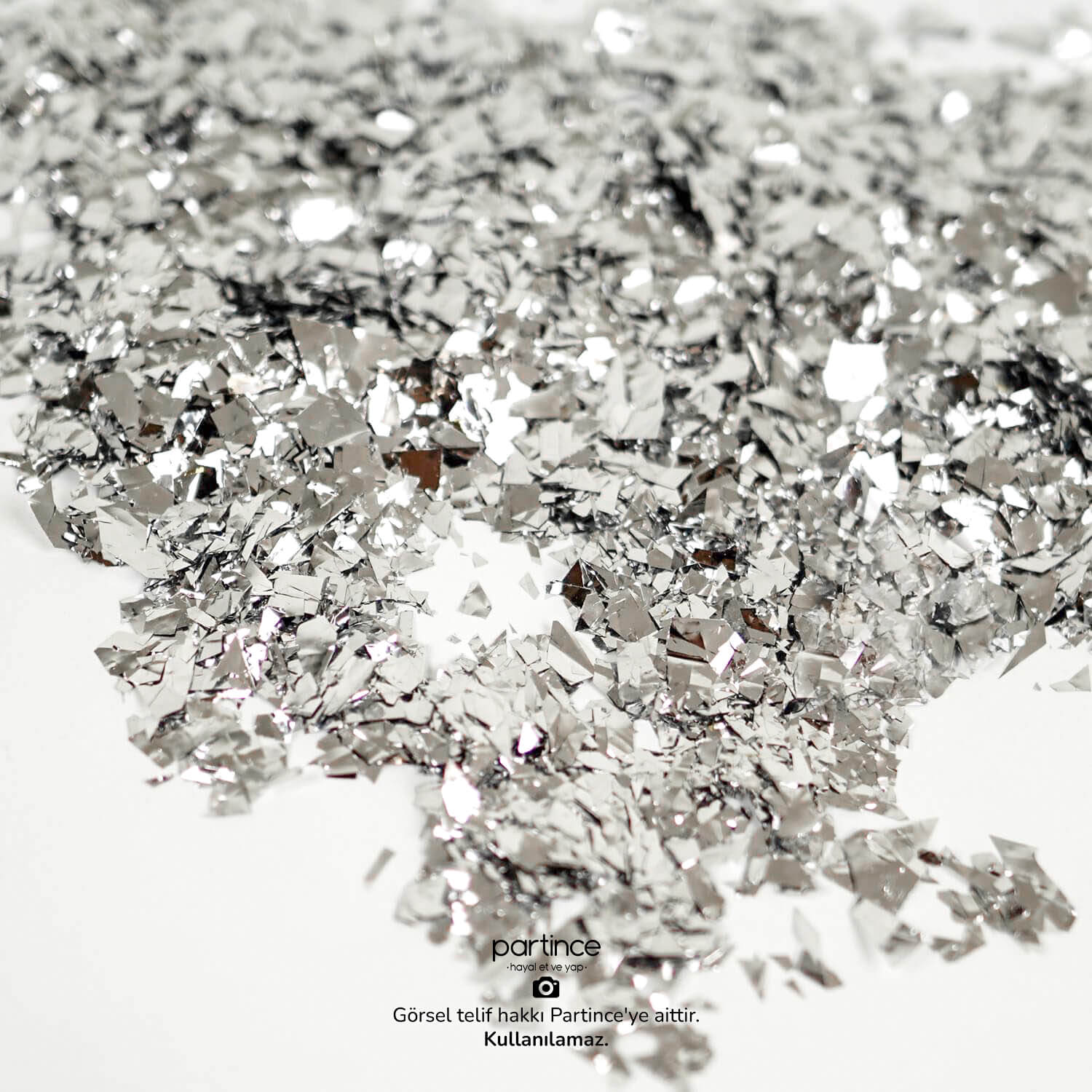 irregular-silver-confetti-particles-gumus-konfeti Düzensiz Konfeti Gümüş - Görsel 1